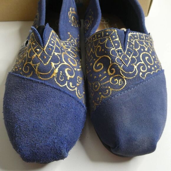 Tom's Royal Blue Gold Hand Painted Henna Boho With Box Size 7 EUC - Picture 2 of 8